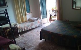 Room In Guest Room - Cozy Large Room For Five People